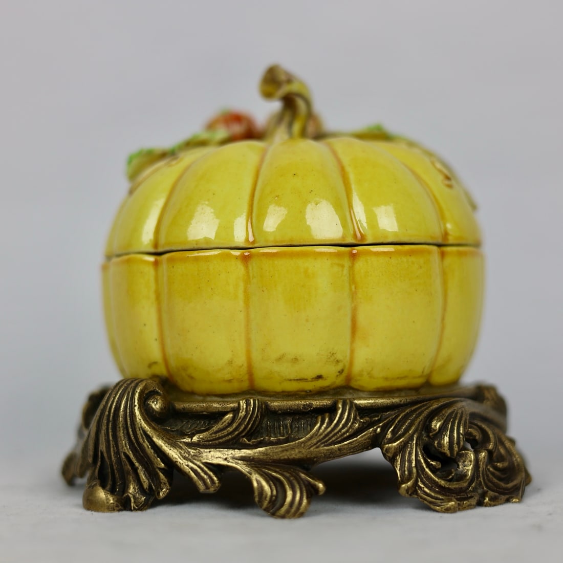 A Exquisite Yellow Glazed Inlaid Bronze Pumpkin-Shaped Box (1 of 9)