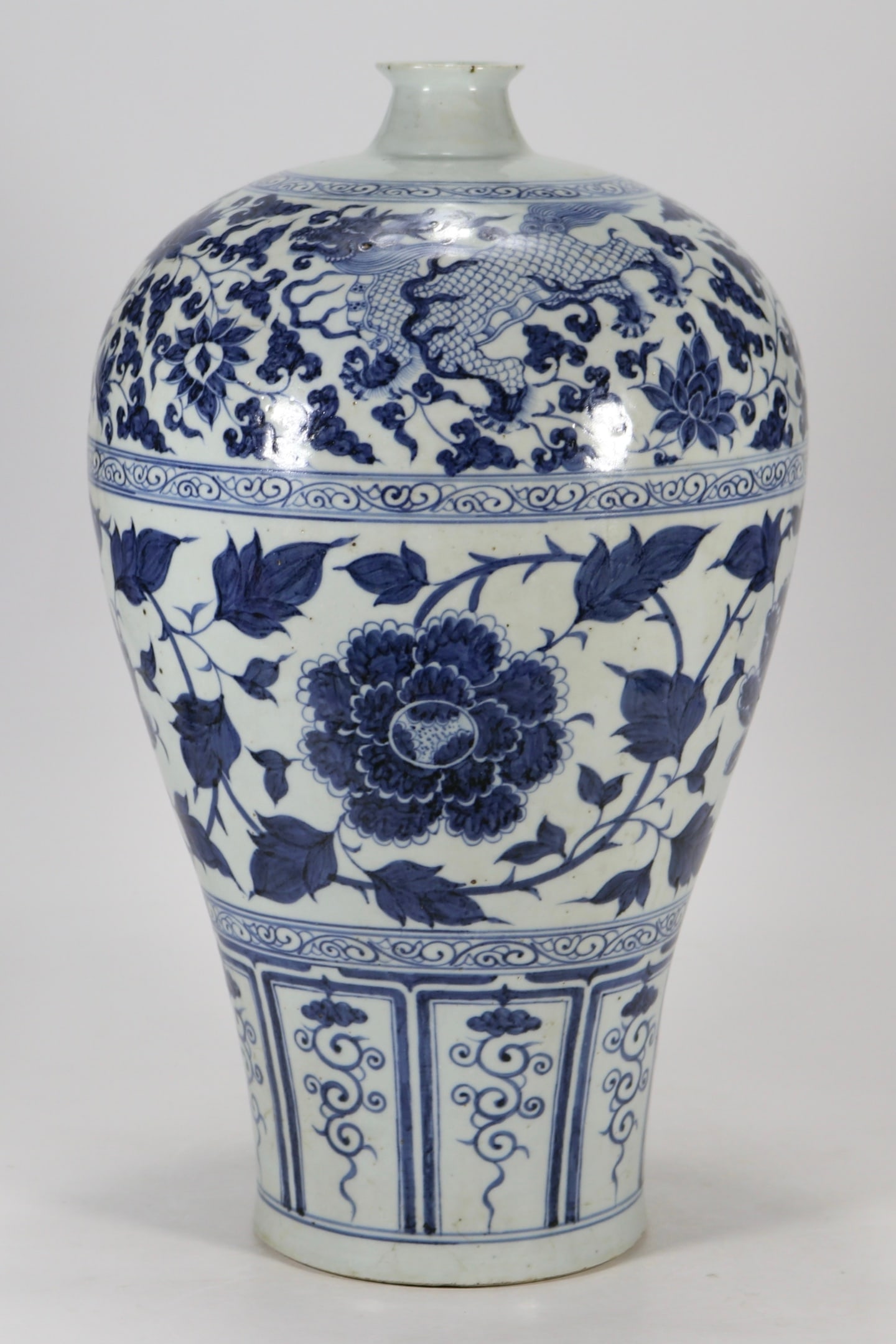 A Exquisite Blue and White Kylin Pattern Flower Pattern Vase (1 of 9)