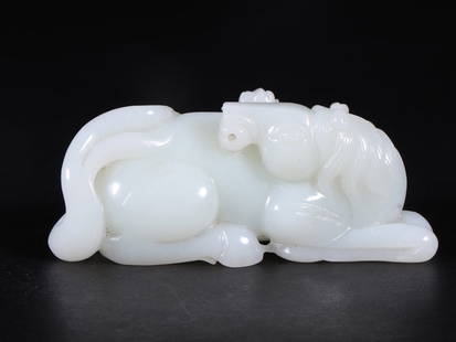 A Exquisite White Jade Horse Ornament: A Exquisite White Jade Horse Ornament Qing Dynasty, China Size:8.9cmx4.5cmx3.6cm Weight:160g&#30333;&#29577;&#39532;&#19978;&#23553;&#20399;&#25670;&#20214; &#20013;&#22269;&#28165;&#20195;