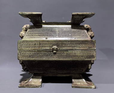 An Archaic Bronze Auspicious Cloud Pattern Beast-Ears Food Vessel: An Archaic Bronze Auspicious Cloud Pattern Beast-Ears Food Vessel,the Spring and Autumn in Period in China,Size:24cmx31cmx21cm,Weight:7.75kg &#20013;&#22269;&#26149;&#31179;&#26102;&#26399;&#20113;&#3