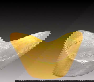 An Exquisite Gold Ingot: An Exquisite Gold Ingot. Size:6.6cmx4cmx4cm; Weight:361g