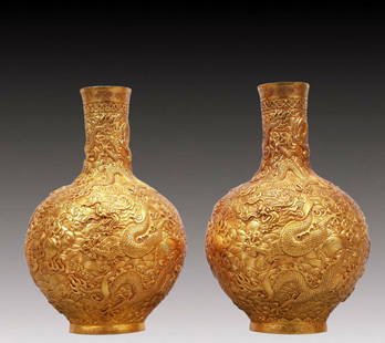 A Pair of Rare Gilt Bronze Auspicious Cloud and Dragon Pattern Vases: A Pair of Rare Gilt Bronze Auspicious Cloud and Dragon Pattern Vases,Qing Dynasty, China,Qianlong Four-character Mark,Size:17cmx27cm,Weight:3450g &#19968;&#23545;&#38108;&#37775;&#37329;&#31077;&#2011