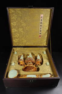 A Exquisite A Set of Gilt Bronze Inlaid White Jade Buddha statue Inlaid White Jade Seal Inlaid White: A Exquisite A Set of Gilt Bronze Inlaid White Jade Buddha statue Inlaid White Jade Seal Inlaid White Jade Dragon Pattern Ruyi Qing Dynasty, China Size:28.5cmx23cmx13cmRuyiSize:7.5cmx36cmx10cmSealSize: