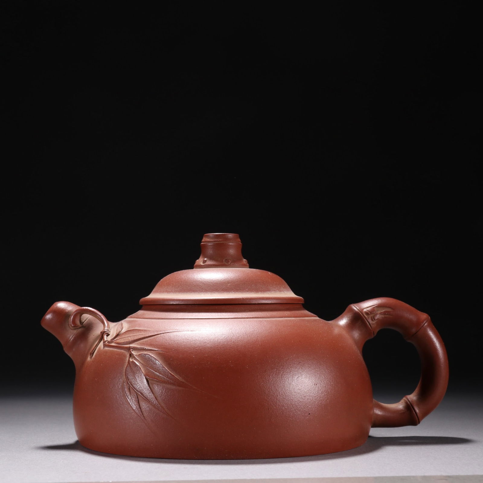 An Exquisite Purple Sands Bamboo Pattern Teapot: An Exquisite Purple Sands Bamboo Pattern Teapot Wang yin xian Size:10cmx18.2cm紫砂竹叶茶壶 汪寅仙