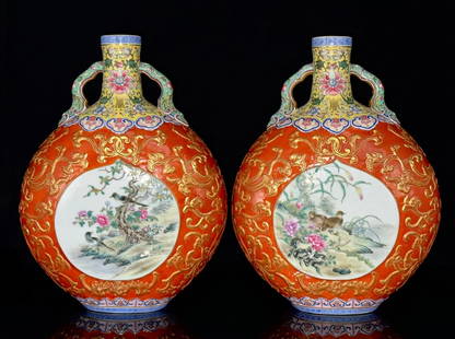A Exquisite Famille-Rose Lotus Pattern Flower and Bird Pattern Double-Ears Vase: A Exquisite Famille-Rose Lotus Pattern Flower and Bird Pattern Double-Ears Vase Qing Dynasty, China Qianlong Four-character Mark Size:27.8cmx20.6cm&#40644;&#22320;&#22270;&#26696;&#22914;&#24847;&#367