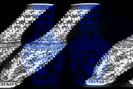A Pair of Huge Blue and White Flower and Fruit Pattern Vases: A Pair of Huge Blue and White Flower and Fruit Pattern Vases,Qing Dynasty, China,Qianlong Six-character Mark,Size:50.5cmx26cm &#19968;&#23545;&#38738;&#33457;&#33457;&#26524;&#32441;&#29942;,&#20013;&