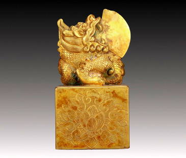 An Exquisite Gilt Bronze Dragon Pattern Seal: An Exquisite Gilt Bronze Dragon Pattern Seal,Qing Dynasty, China,Size:6cmx12cm,Weight:2065g &#38108;&#37775;&#37329;&#40857;&#32441;&#21360;&#31456;&#65292;&#28165;&#20195;