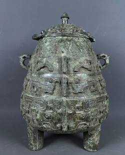 A Huge Bronze Taotie Pattern Double-Ears and Tripod Food Vessel: A Huge Bronze Taotie Pattern Double-Ears and Tripod Food Vessel,Shang and Zhou Dynasty, China,Size:40cmx27cmx27cm,Weight:8.5kg &#20013;&#22269;&#21830;&#21608;&#26102;&#26399;&#39253;&#39214;&#32441;&