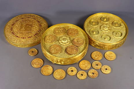 A Set of Fine Gilt Bronze Coin,with Gilt Bronze Eight Treasures and Auspicious Beast Pattern Box,Inl: A Set of Fine Gilt Bronze Coin,with Gilt Bronze Eight Treasures and Auspicious Beast Pattern Box,Inlaid Gems,Qing Dynasty,China,Qianlong Four-character Mark,Size:13cmx23cm,Weight:7710g &#19968;&#22871