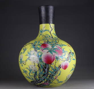 A Huge Yellow Ground Famille-Rose Bats and Peach Pattern Vase: A Huge Yellow Ground Famille-Rose Bats and Peach Pattern Vase,Qing Dynasty, China,Qianlong Four-character Mark,Size:52cmx38.8cm &#40644;&#22320;&#31881;&#24425;&#31119;&#23551;&#32441;&#29942;,&#20013