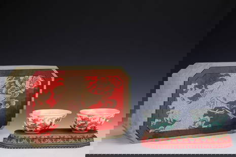 A Pair of Exquisite Doucai Dragon Pattern Cups: A Pair of Exquisite Doucai Dragon Pattern Cups, Ming Dynasty, China,Chenghua Six-character Mark,Size:5cmx9cm &#19968;&#23545;&#26007;&#24425;&#40857;&#32441;&#26479;,&#20013;&#22269;&#26126;&#20195;,&