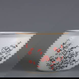 A Exquisite Famille-Rose Flower Pattern Vat: A Exquisite Famille-Rose Flower Pattern Vat Qing Dynasty, China Daoguang Six-character Mark Size:3.9inx5.2in&#31881;&#24425;&#26691;&#33457;&#32441;&#23567;&#32568; &#20013;&#22269;&#28165;&#20195; &#