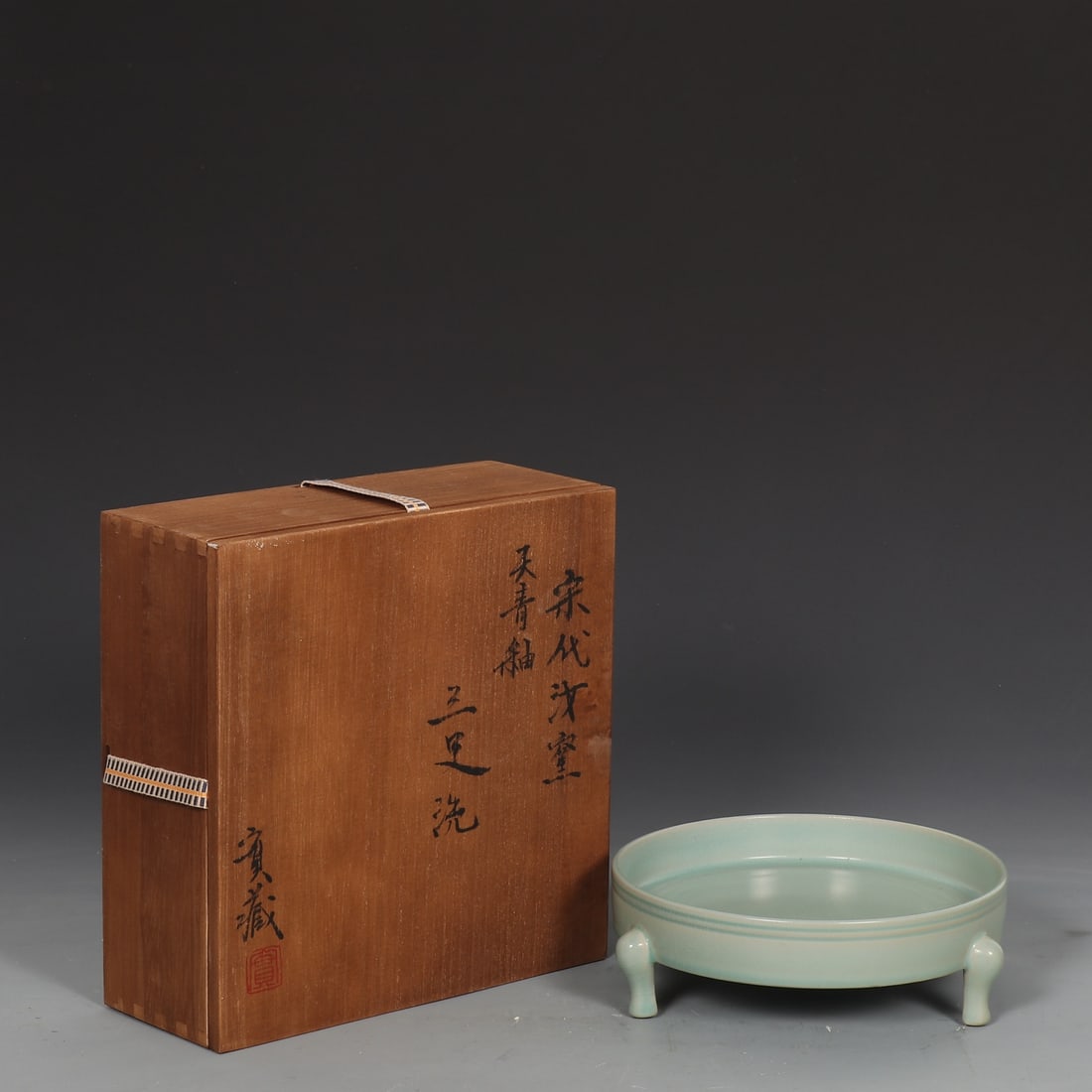 A Exquisite Ru yao Sky Blue Glazed Tripod Brush Washer (1 of 9)