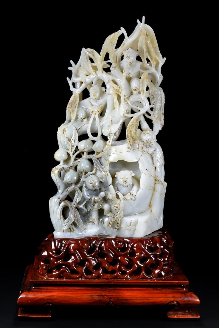 A Rare White Jade Carved Figure Ornament (1 of 9)