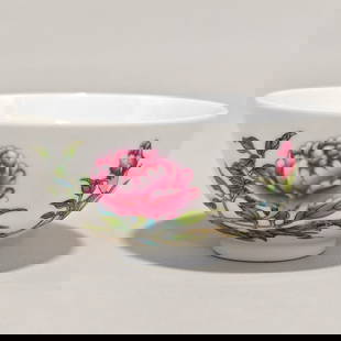 An Exquisite Famille-Rose Flower Pattern Cup: An Exquisite Famille-Rose Flower Pattern Cup Qing Dynasty, China Yongzheng Six-character Mark Size:1.3inx2.8in&#31881;&#24425;&#33457;&#21321;&#32441;&#21351;&#36275;&#26479; &#20013;&#22269;&#28165;&
