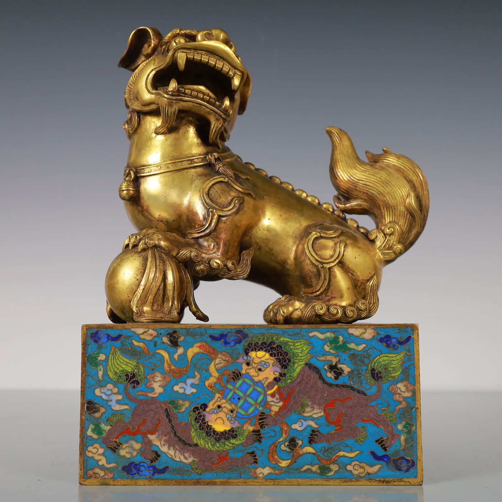 An Exquisite Cloisonne Gilt Bronze Beast-Face Pattern Lion Seal (1 of 8)