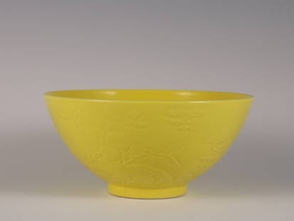 An Exquisite Yellow Glazed Bats and Peach Pattern Bowl: An Exquisite Yellow Glazed Bats and Peach Pattern Bowl Qing Dynasty, China Yongzheng Six-character Mark Size:4.1inx8.7in&#40644;&#37321;&#26263;&#21051;&#36154;&#23551;&#22270;&#20869;&#31881;&#24425;