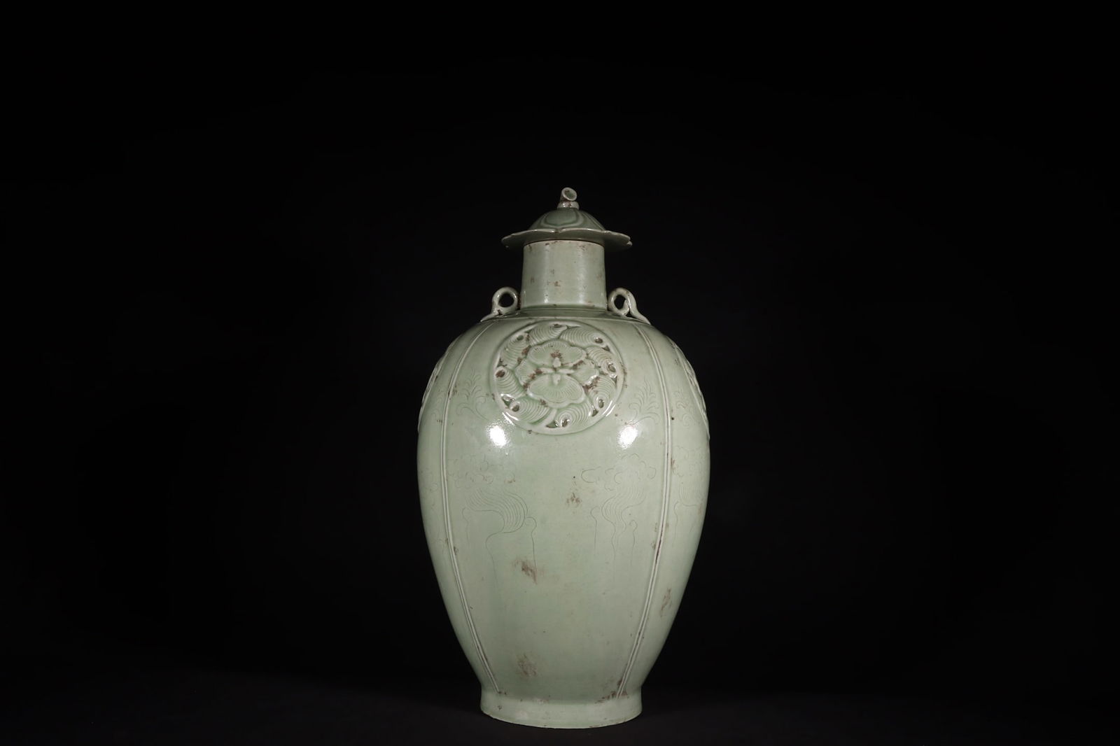A Rare Yue Kiln Secret Color Celadon Window-Opening Peony Pattern Covered Jar: A Rare Yue Kiln Secret Color Celadon Window-Opening Peony Pattern Covered Jar,Five Dynasties,Size:15.4inx8.5in 越窑秘色青磁开窗牡丹纹&
