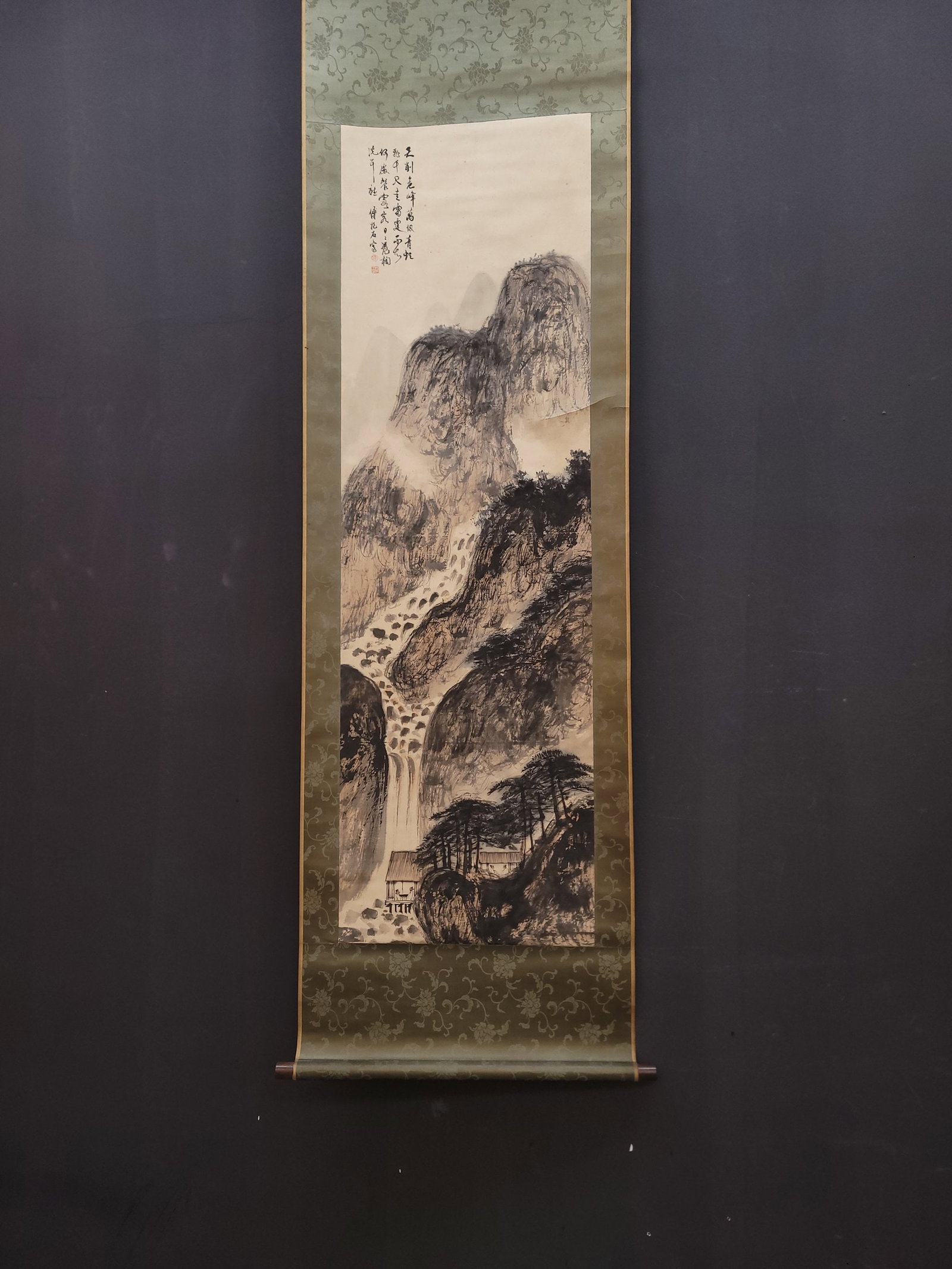 A Chinese Vertical Scroll Ink Painting of Landscape on Silk: A Chinese Vertical Scroll Ink Painting of Landscape on Silk,Modern Time of China,Fu Baoshi,Without frame Size: 16.5inx53.5in 一幅中国水墨绢本山
