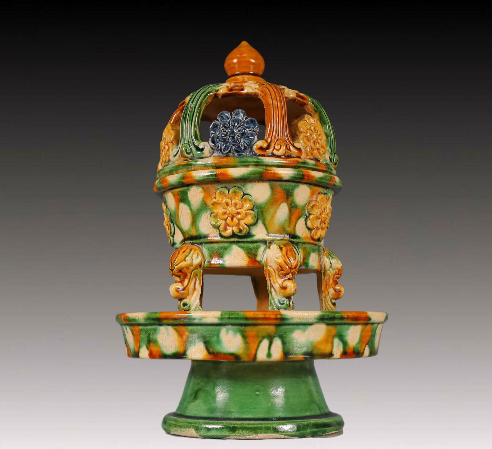 An Exquisite Tang Tri-Color Glazed Pottery Flower Pattern Censer: An Exquisite Tang Tri-Color Glazed Pottery Flower Pattern Censer,Tang Dynasty, China,Size:7.1inx7.1inx10.2in,Weight:1400g 唐三彩花卉纹香炉，ߑ