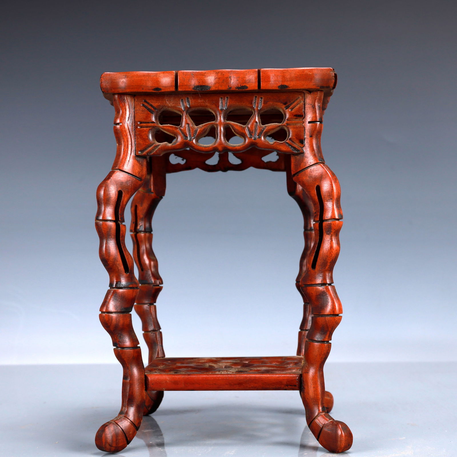 An Exquisite Boxwood Flower Table: An Exquisite Boxwood Flower Table,Qing Dynasty, China,Size:5.1inx8.3in,Weight:450g 黄杨木花架,中国清代