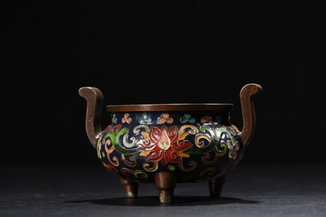 An Exquisite Cloisonne Lotus Pattern Double-Ears and Tripod Censer (1 of 9)