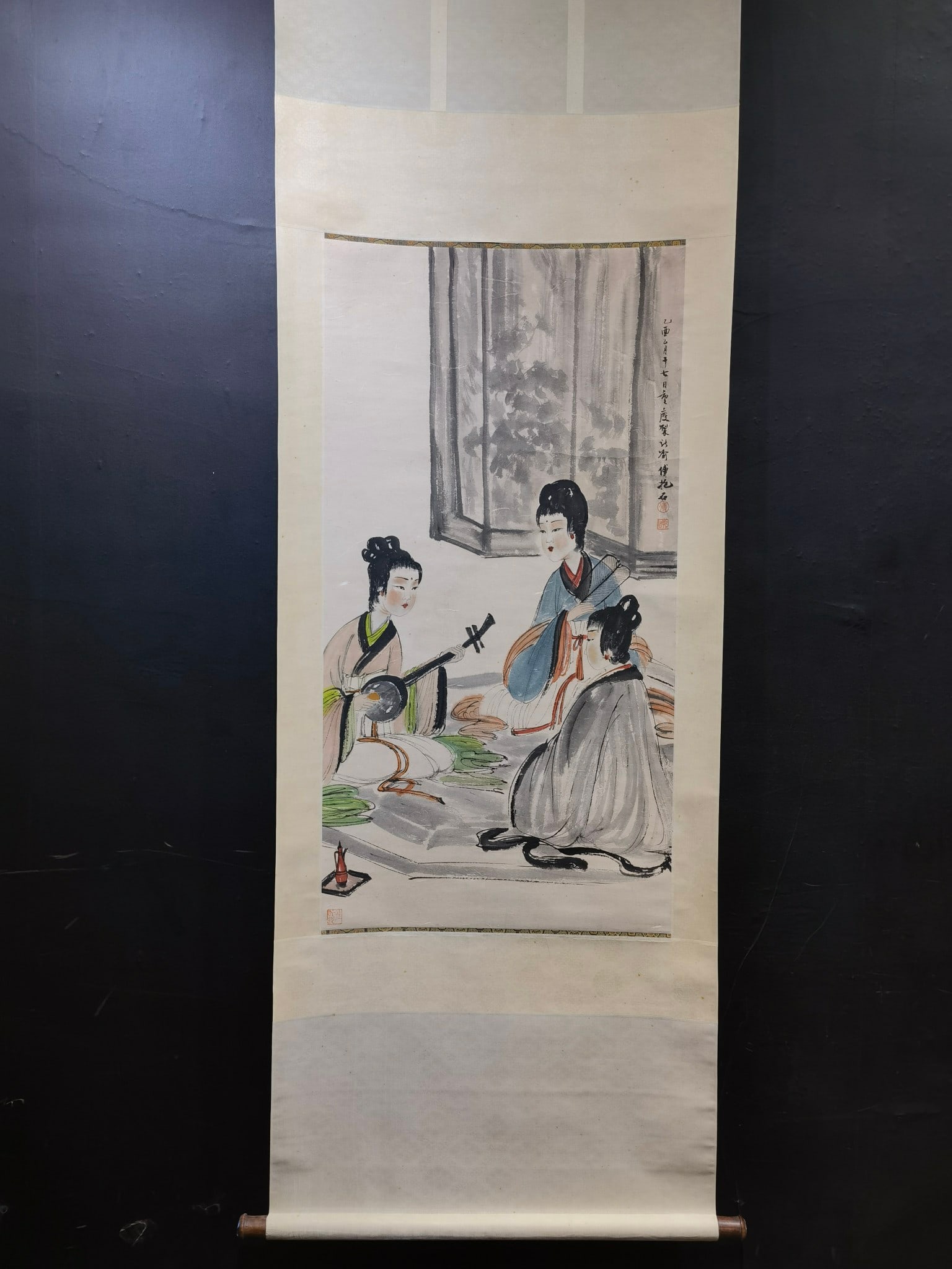 A Chinese Vertical Scroll Ink Painting of Woman on Paper,Fu Baoshi: A Chinese Vertical Scroll Ink Painting of Woman on Paper,Fu Baoshi,Size:23inx44.4in 一幅中国水墨仕女图立轴,傅抱石