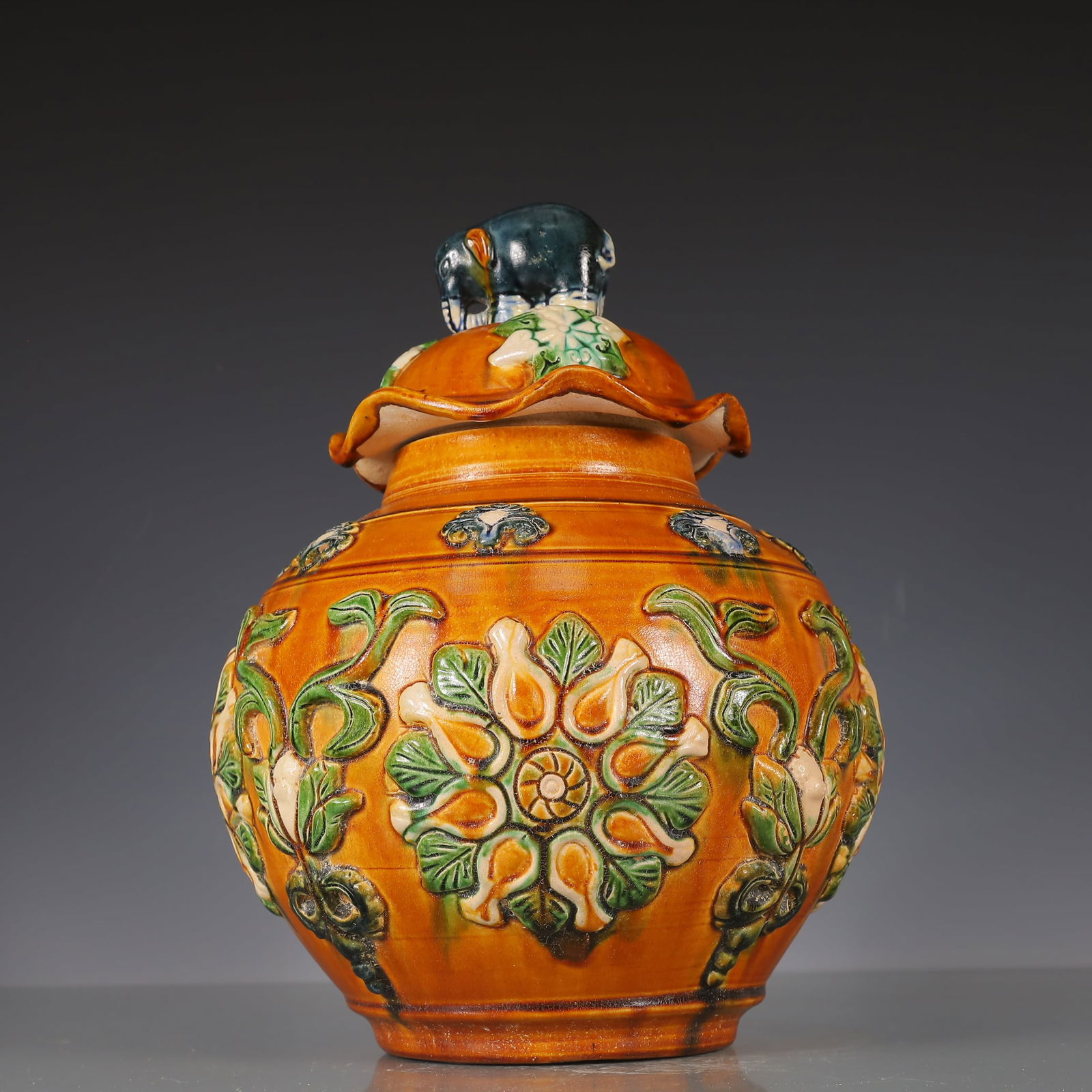A Exquisite Trio-colored glazed pottery of the Tang Dynasty Flower Pattern Jar: A Exquisite Trio-colored glazed pottery of the Tang Dynasty Flower Pattern Jar Tang Dynasty, China Size:11inx11inx13in Weight:3550g唐三彩花卉纹罐 中
