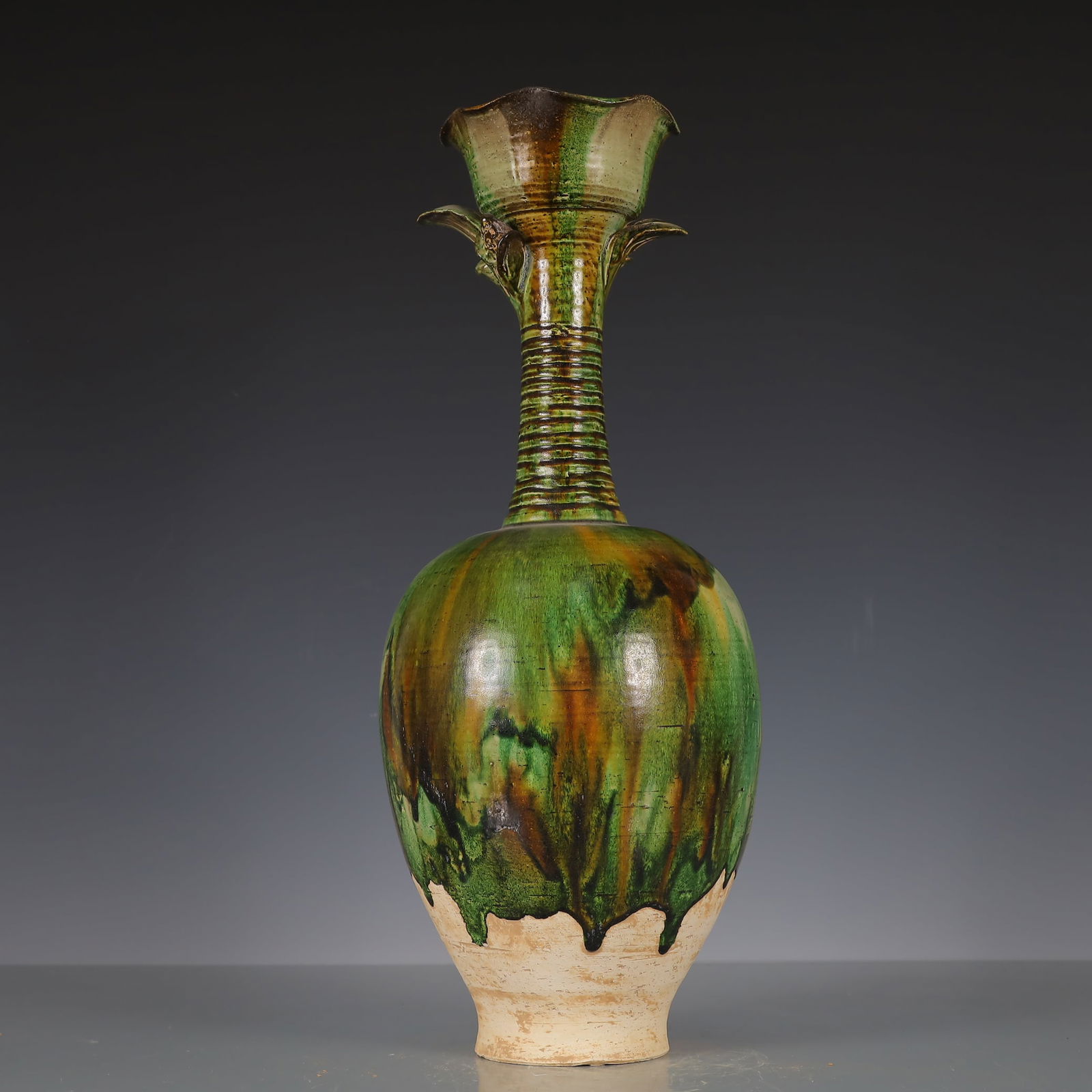 A Exquisite Trio-colored glazed pottery of the Tang Dynasty Flower Pattern Vase: A Exquisite Trio-colored glazed pottery of the Tang Dynasty Flower Pattern Vase Tang Dynasty, China Size:6.3inx6.3inx16.5in Weight:1600g唐三彩花卉纹瓶 中