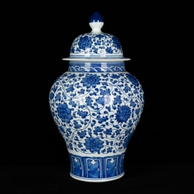 A Rare Blue and White Lotus Pattern Cover Jar