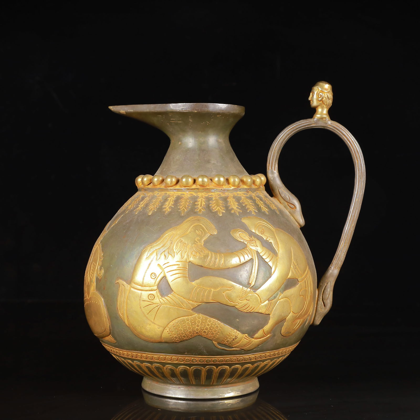 An Exquisite Gilt Silver Figure Pattern Ewer (1 of 10)