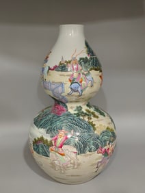 An Exquisite Famille-Rose Character and Story Pattern Gourd-Shaped Vase