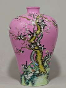 An Exquisite Famille-Rose Flower and Bird Pattern Vase