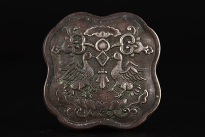 An Exquisite Silver Flower and Bird Pattern Box