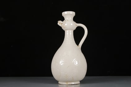 A Exquisite Ding yao Flower Pattern Ewer