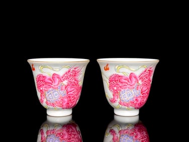 An Exquisite Famille-Rose Painted Gold Auspicious Beast Pattern Cup