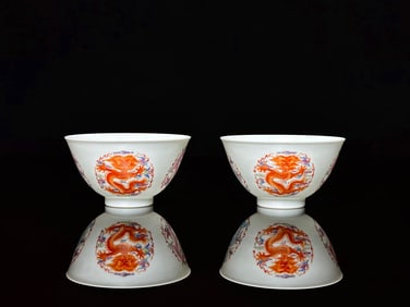 An Exquisite Famille-Rose Dragon Pattern Cup