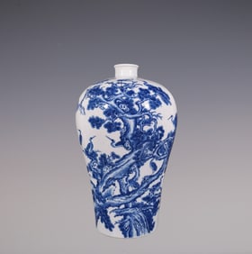 An Exquisite Blue and White Pine and Crane Pattern Vase