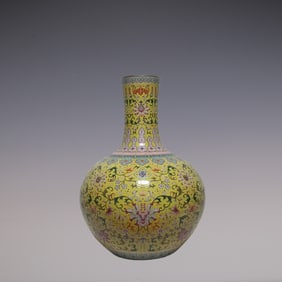 An Exquisite Famille-Rose Lotus Pattern Vase