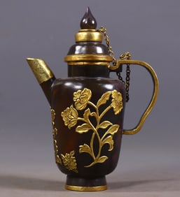 An Exquisite Agate Cover with Gold Flower Pattern Ewer