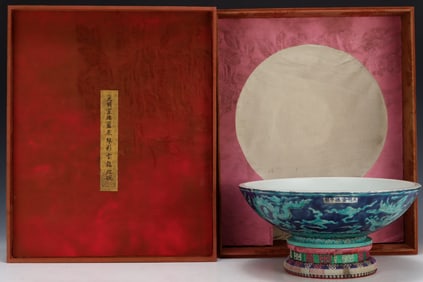 An Exquisite Blue Glazed Auspicious Cloud Pattern Dragon Pattern Bowl