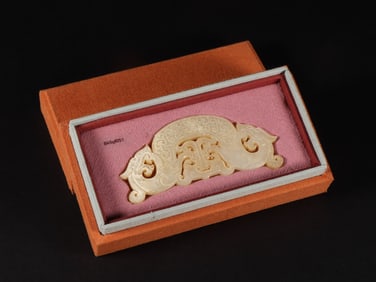 An Exquisite White Jade Dragon Pattern Ornament