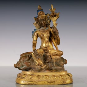 An Exquisite Gilt Bronze Statue of Bodhisattva