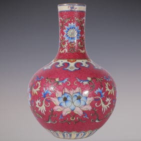 An Exquisite Ruby Red-Glazed Lotus Pattern Vase