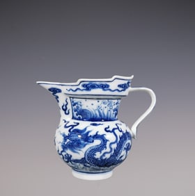 An Exquisite Blue and White Dragon Pattern Ewer