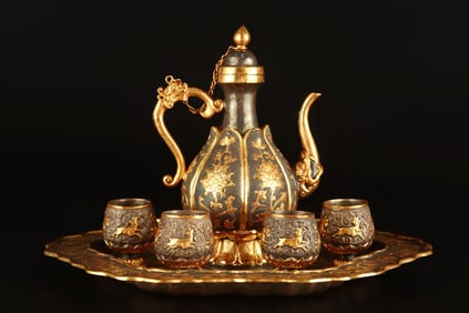 A Set of Fine Gilt Bronze Flower Pattern Auspicious Beast Pattern Ewer