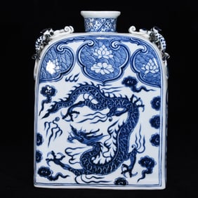 An Exquisite Blue and White Dragon Pattern Flower Pattern Vase
