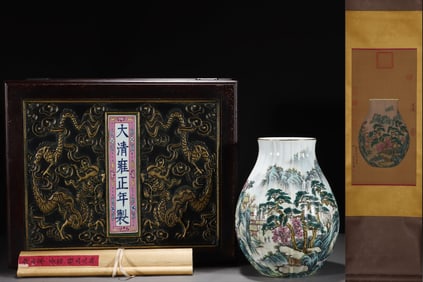 An Exquisite Famille-Rose Painted Gold Landscape Pattern Vase