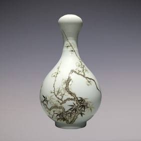 An Exquisite Ink Color Flower Pattern with poem Vase
