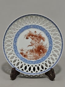 An Exquisite Blue and White Flower Pattern Plate